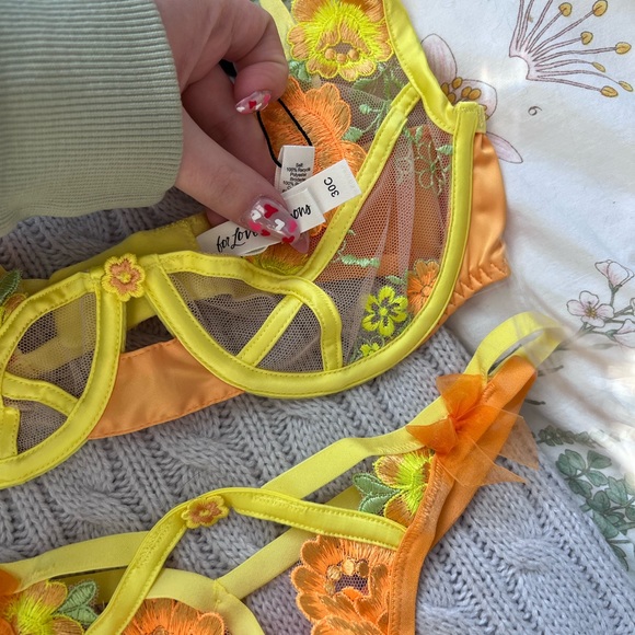 For Love and Lemons Neon Rose Embroidered SET - Picture 9 of 9